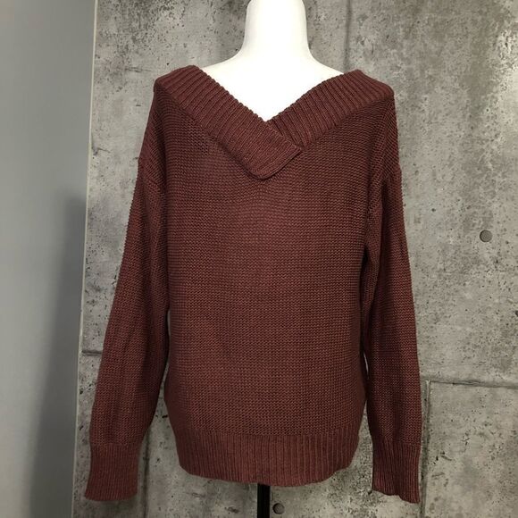 🚨 Design Lab Lord & Taylor Knitted V neck Sweater - Picture 3 of 6